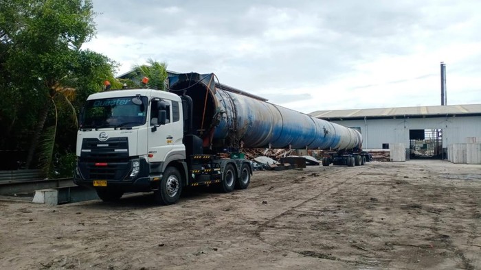Polisi Turun Tangan! Truk Cerobong Bikin Lalu Lintas Babelan Macet Total